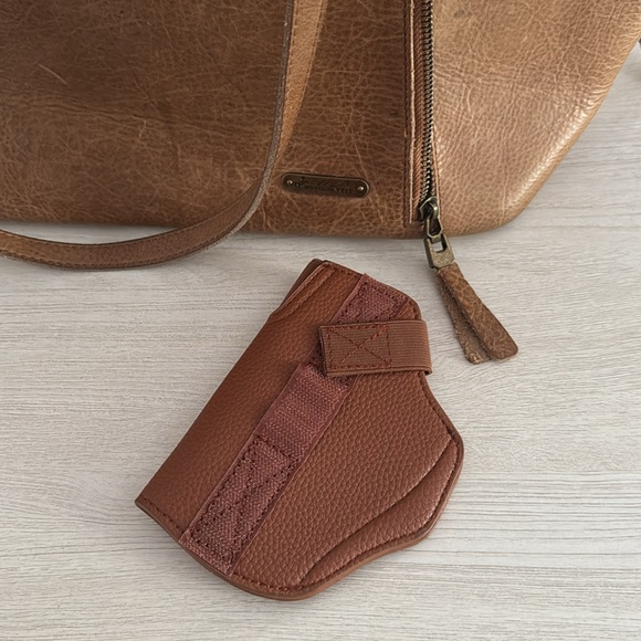 Montana West Concealed Carry Leather Bag with Tan Distressed Leather GUC - Picture 4 of 9